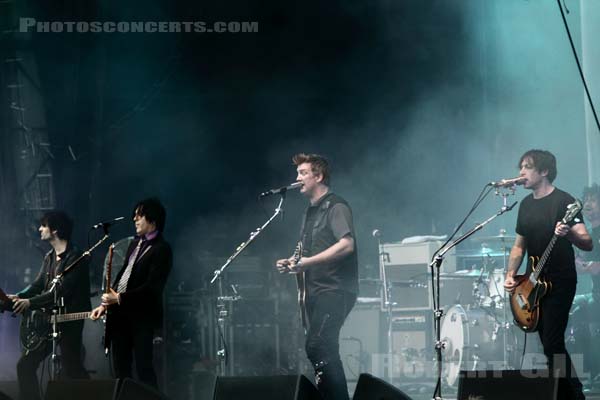 QUEENS OF THE STONE AGE - 2010-08-28 - SAINT CLOUD - Domaine National - Grande Scene - 